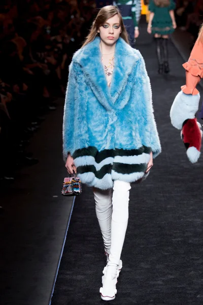 Look 11